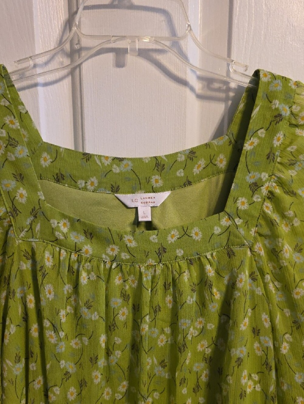 LC Lauren Conrad green ditsy floral blouse - Picture 4 of 8
